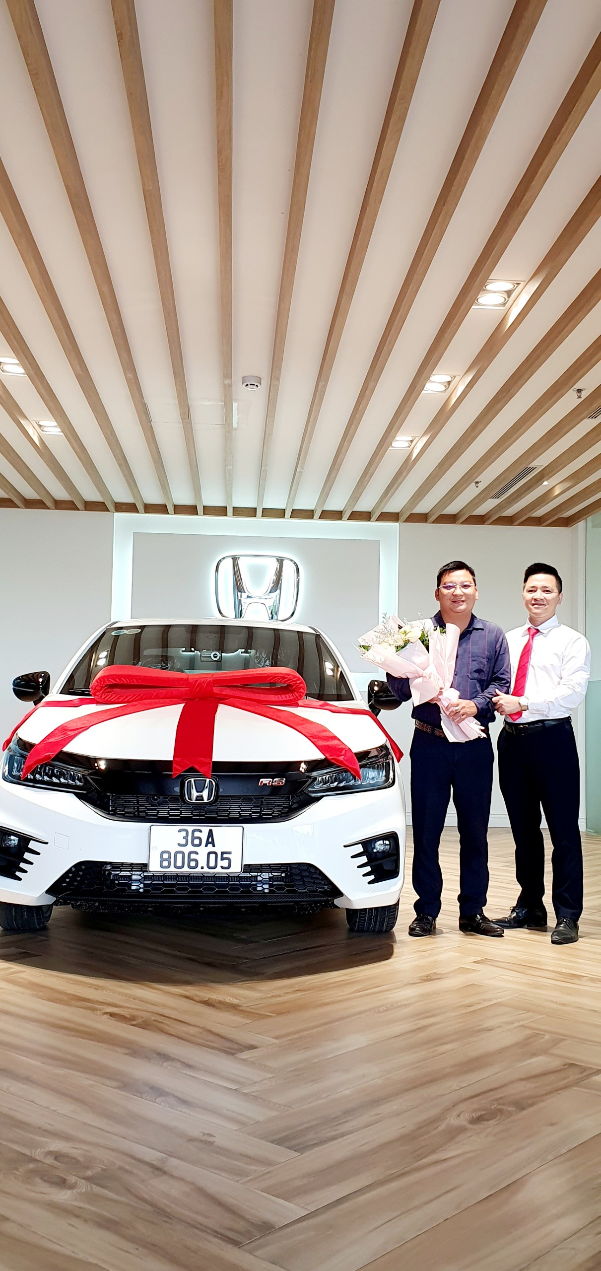 Lễ bàn giao xe Honda City RS Trắng cho khách hàng ở Thanh Hóa
